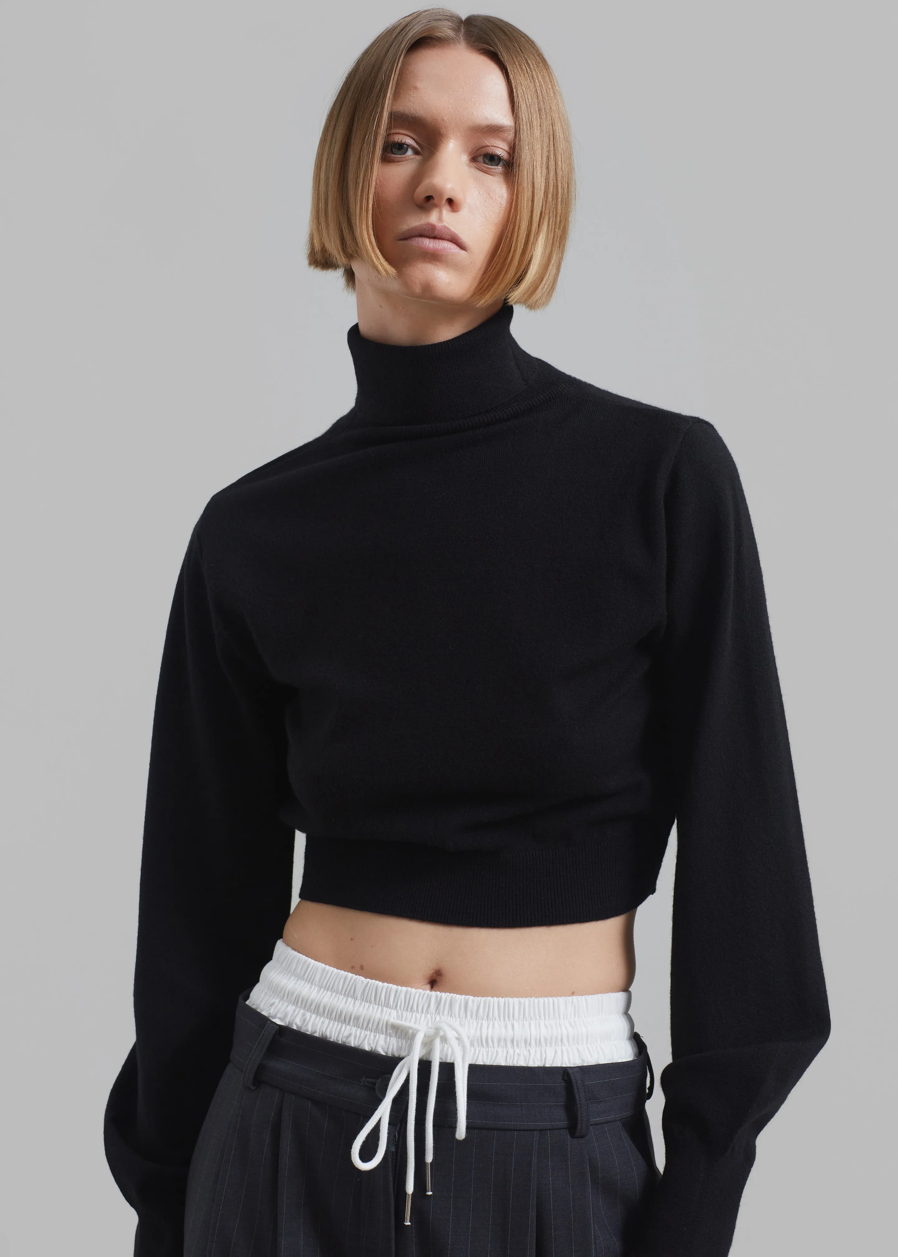 Bella Cropped Turtleneck - Black