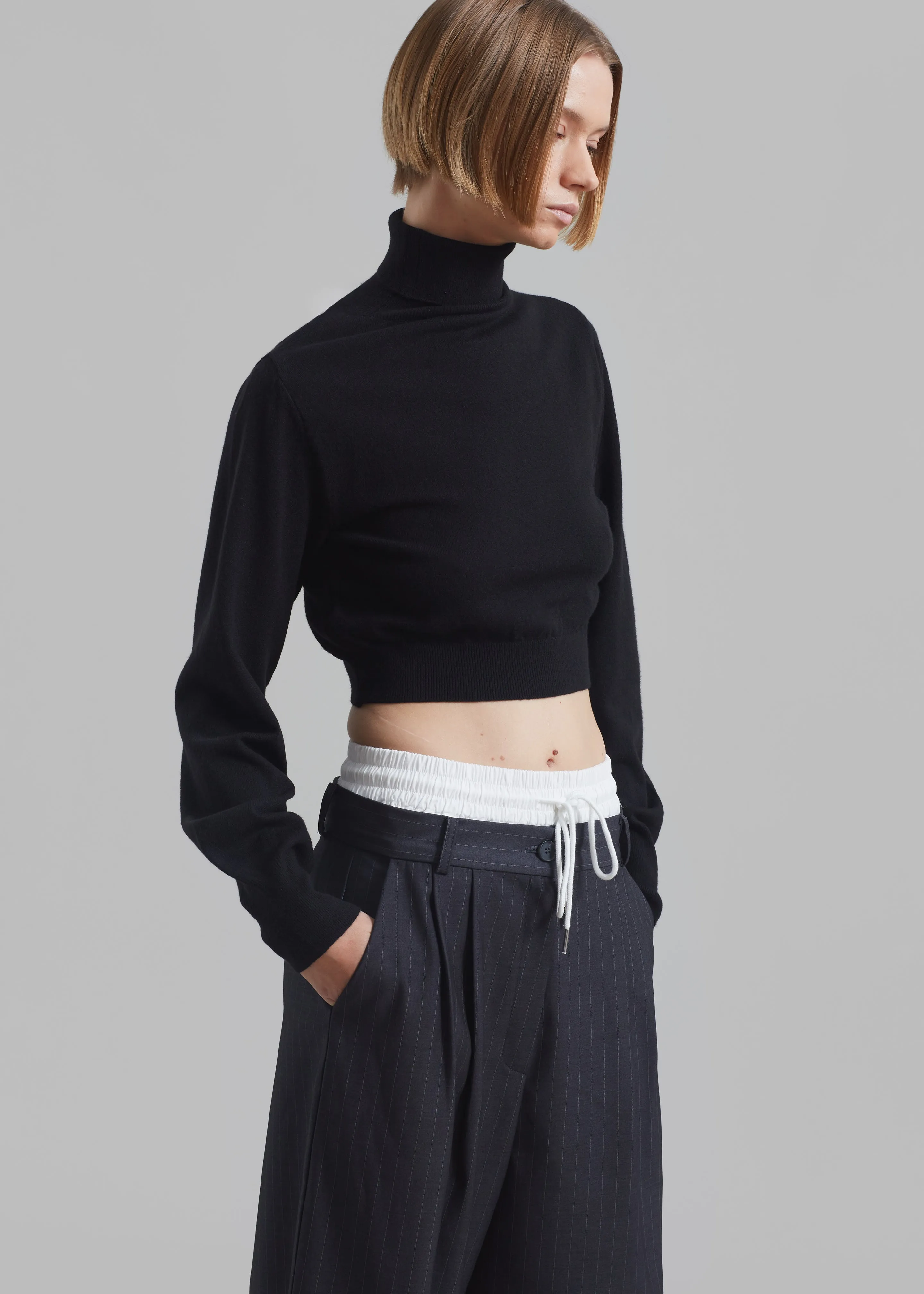 Bella Cropped Turtleneck - Black