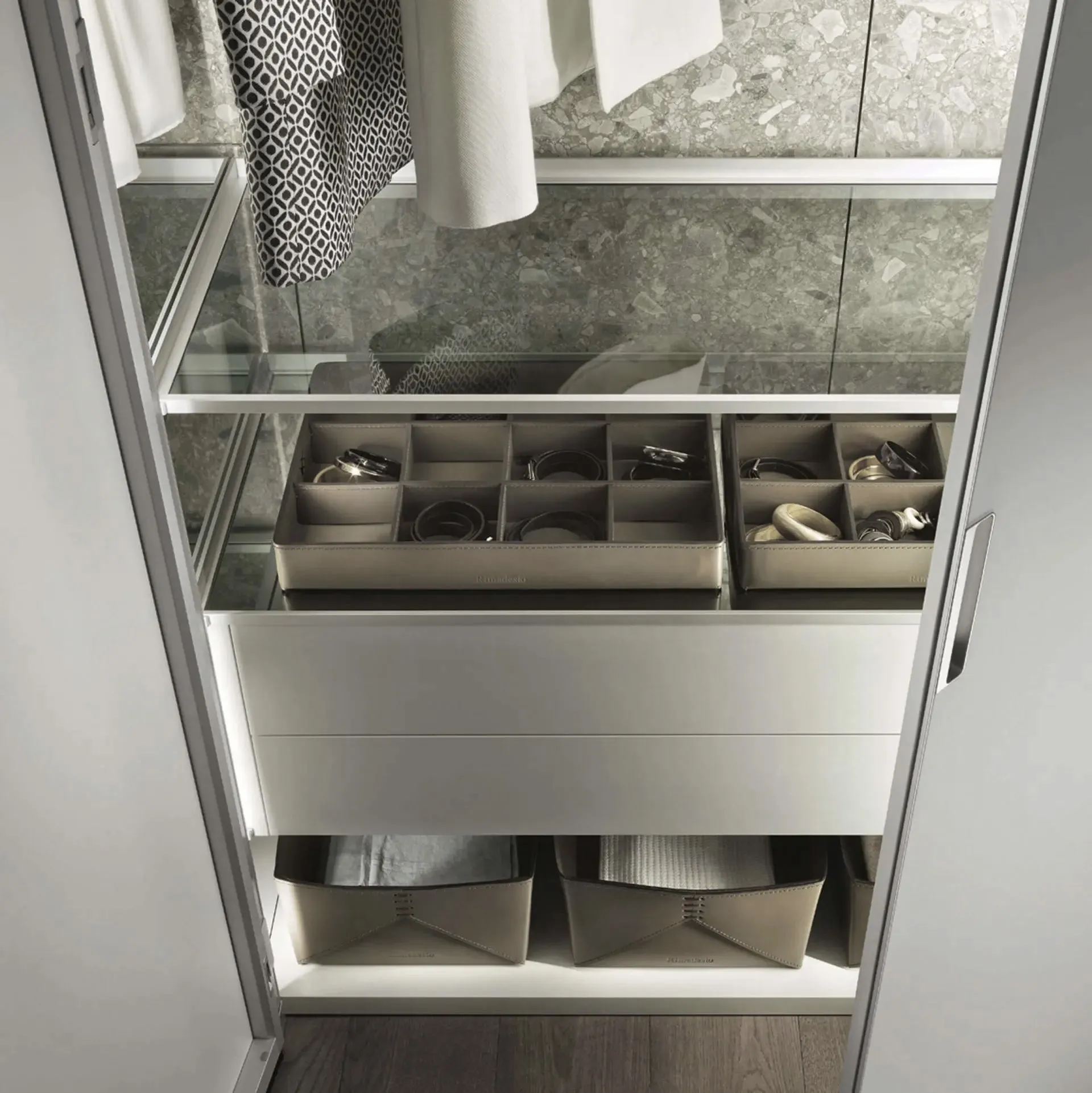 Cover Wardrobe