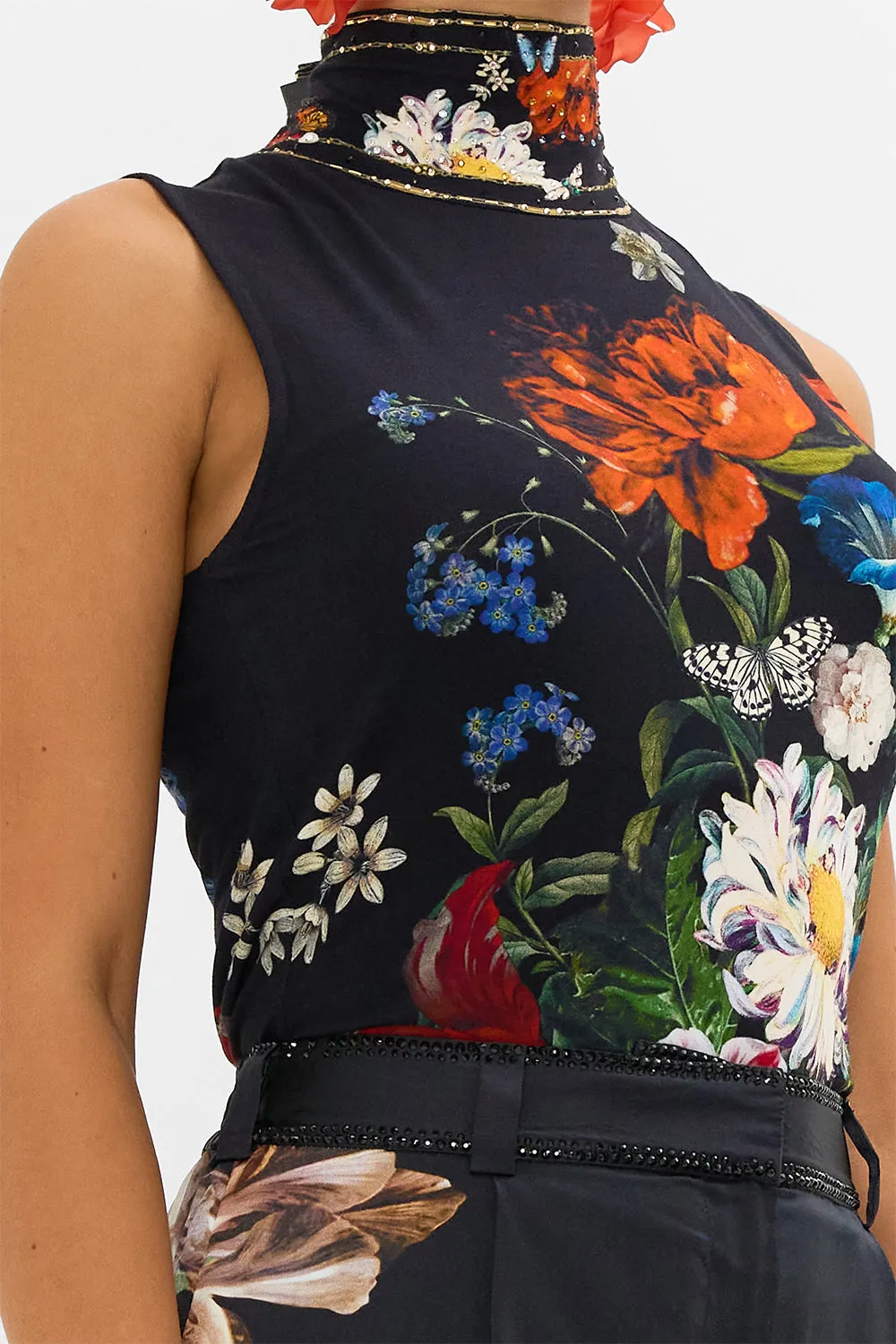 SLEEVELESS TURTLENECK A STILL LIFE