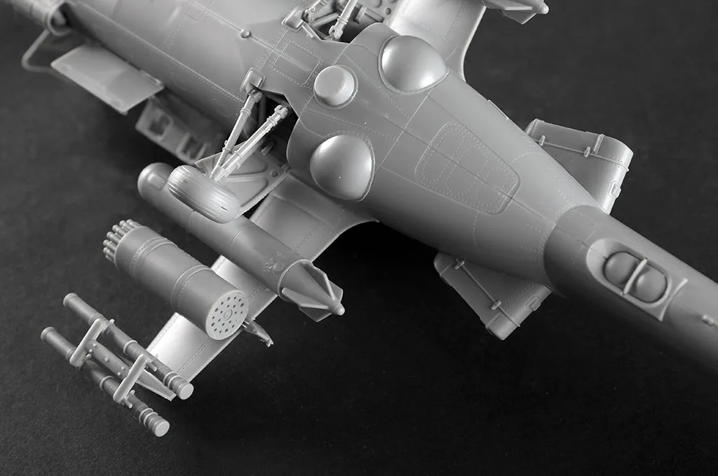 Trumpeter 05829 1/48 Mil Mi-24P Hind F Russian Attack Helicopter kit